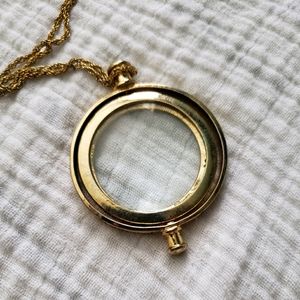 🚩*SOLD* Magnifying Necklace